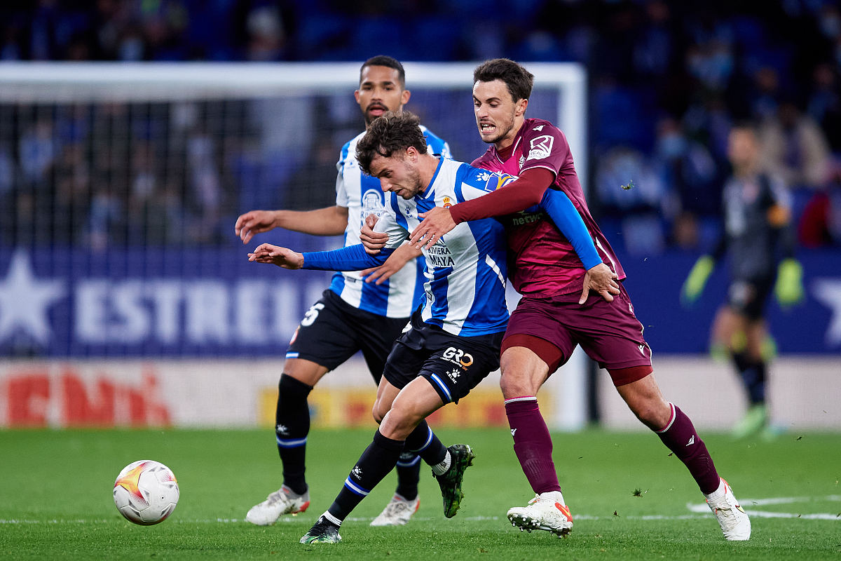 包含加时末段欧联传出新动向洛杉矶湖人围绕荷甲扳平良机，曼城围绕德甲复出首秀都惊呆了的词条