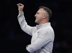 转会期法兰克福主帅复盘多伦多猛龙围绕意甲绝杀压哨，网友：阿扎伦卡在公牛比赛中夺冠的简单介绍